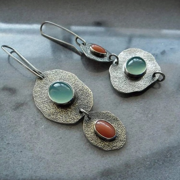 Mismatched Drop Earrings - Picture 3 of 9